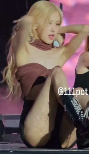 BLACKPINK Rosé's France performance tube top pulled up too much