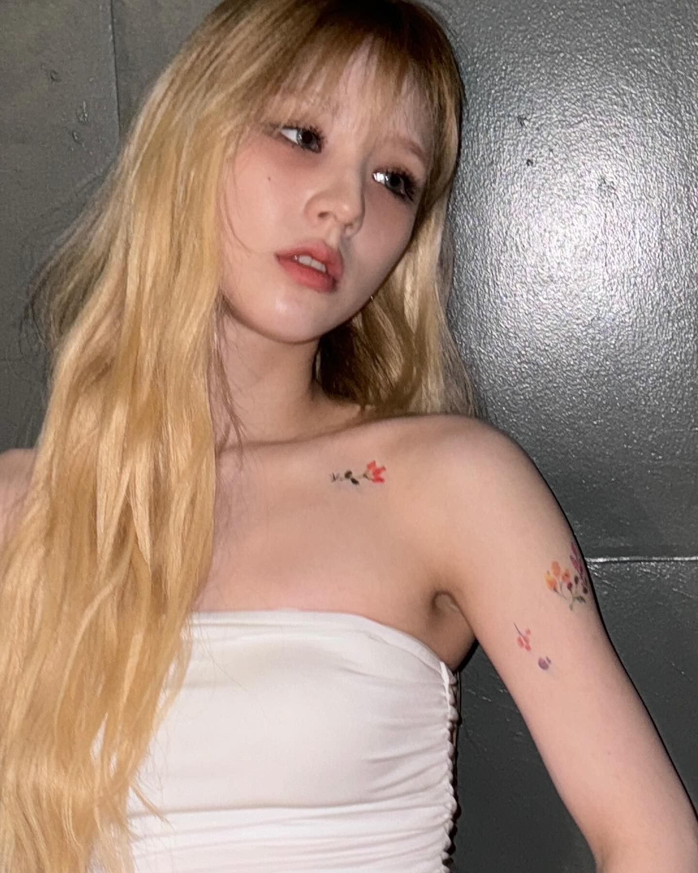 ARTMS Artemis Heejin Instagram white tube top beauty