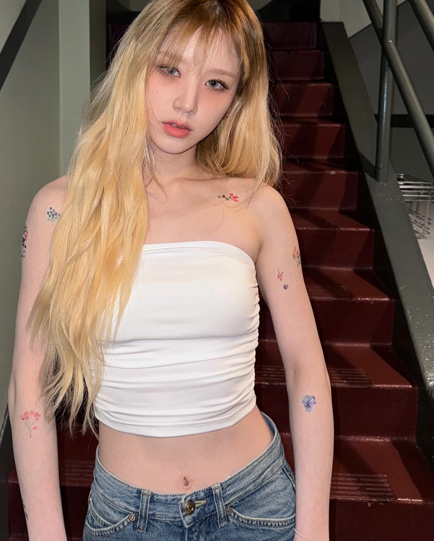 ARTMS Artemis Heejin Instagram white tube top beauty