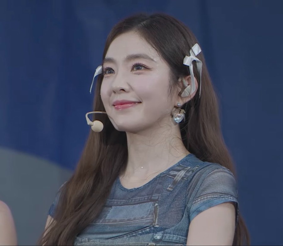 Red Velvet's Irene, sweating and getting caught in the rain