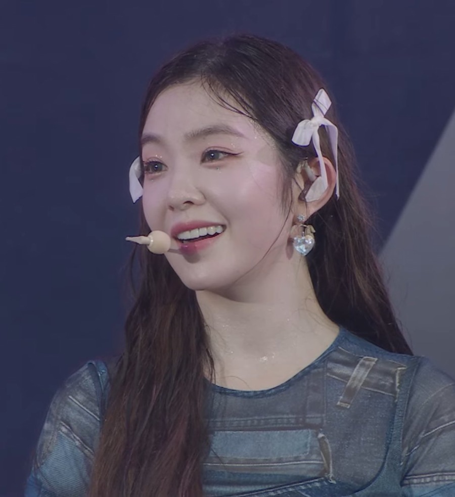 Red Velvet's Irene, sweating and getting caught in the rain