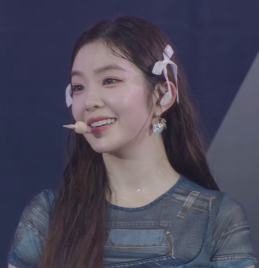 Red Velvet's Irene, sweating and getting caught in the rain