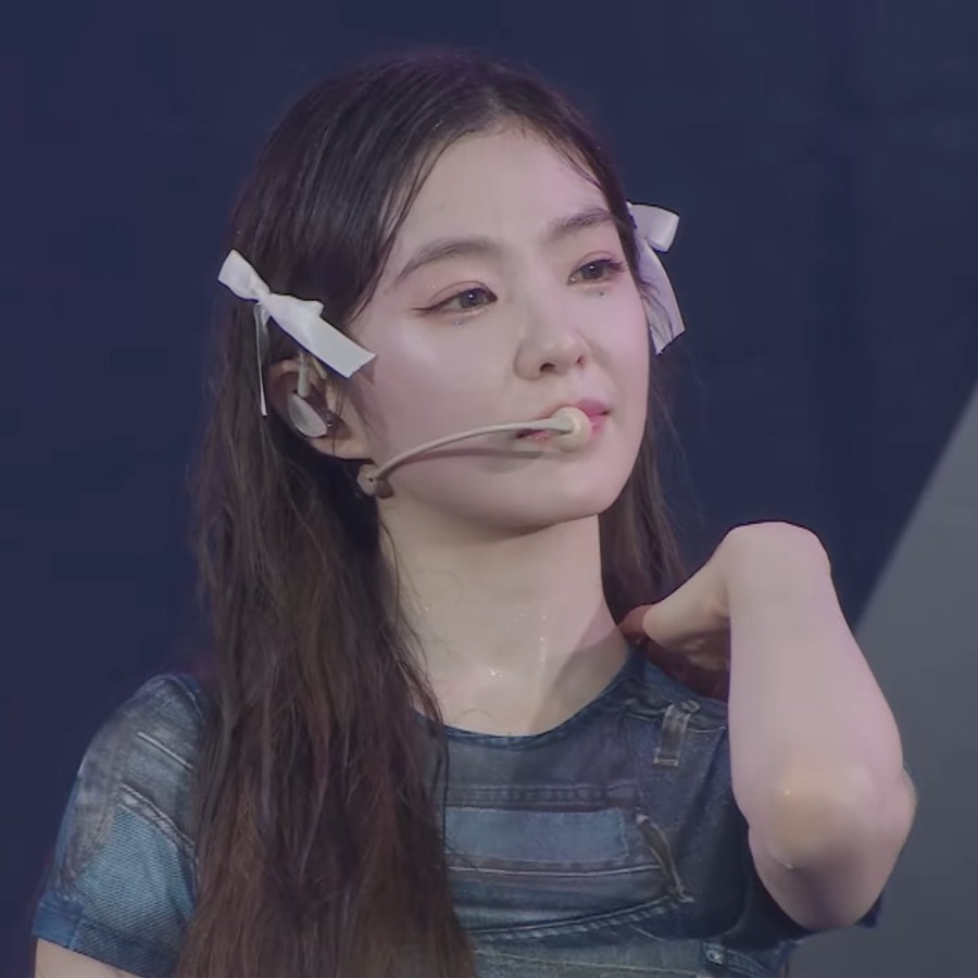 Red Velvet's Irene, sweating and getting caught in the rain