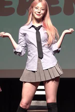 Tennis skirt shorter than expected Baek Ji-heon from Fromis Nine GIF