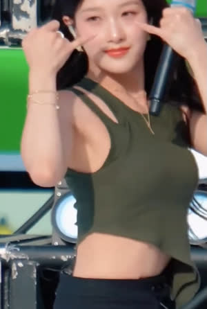 (SOUND)Fromis_Nine Lee Seoyeon green sleeveless armpit