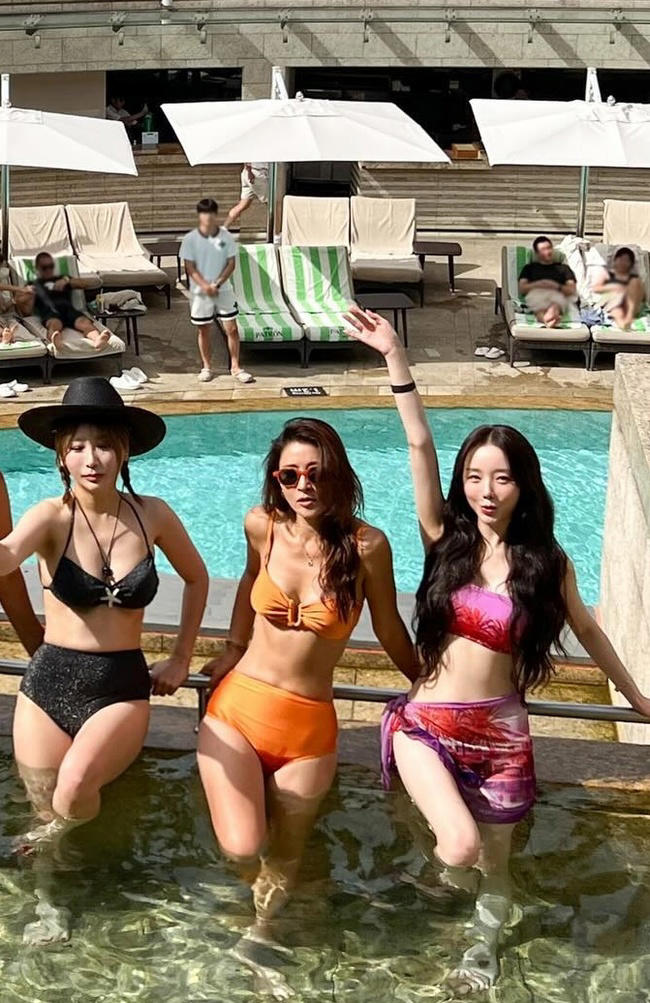 Brown Eyed Girls' JeA, Hwangbo, and Lovelyz's K(?) wearing bikinis at a hotel pool party