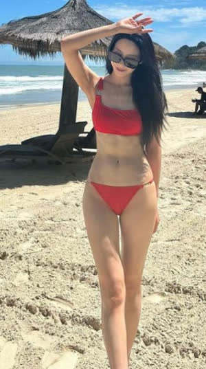 Jeong Yu-ji (BESTie Yuji) body update in red string bikini