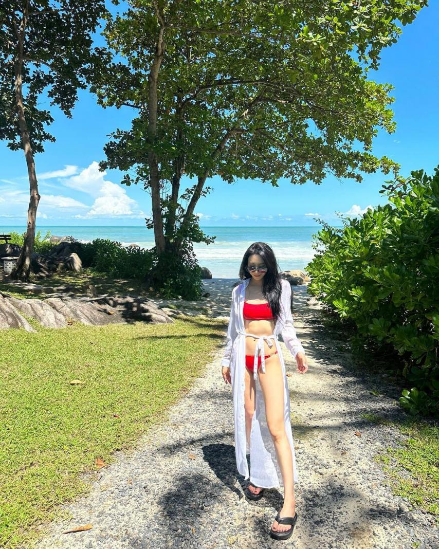 Jeong Yu-ji (BESTie Yuji) body update in red string bikini