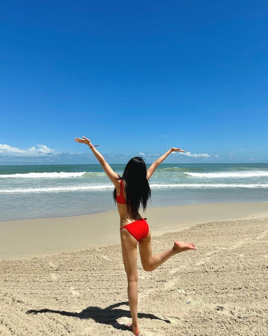 Jeong Yu-ji (BESTie Yuji) body update in red string bikini