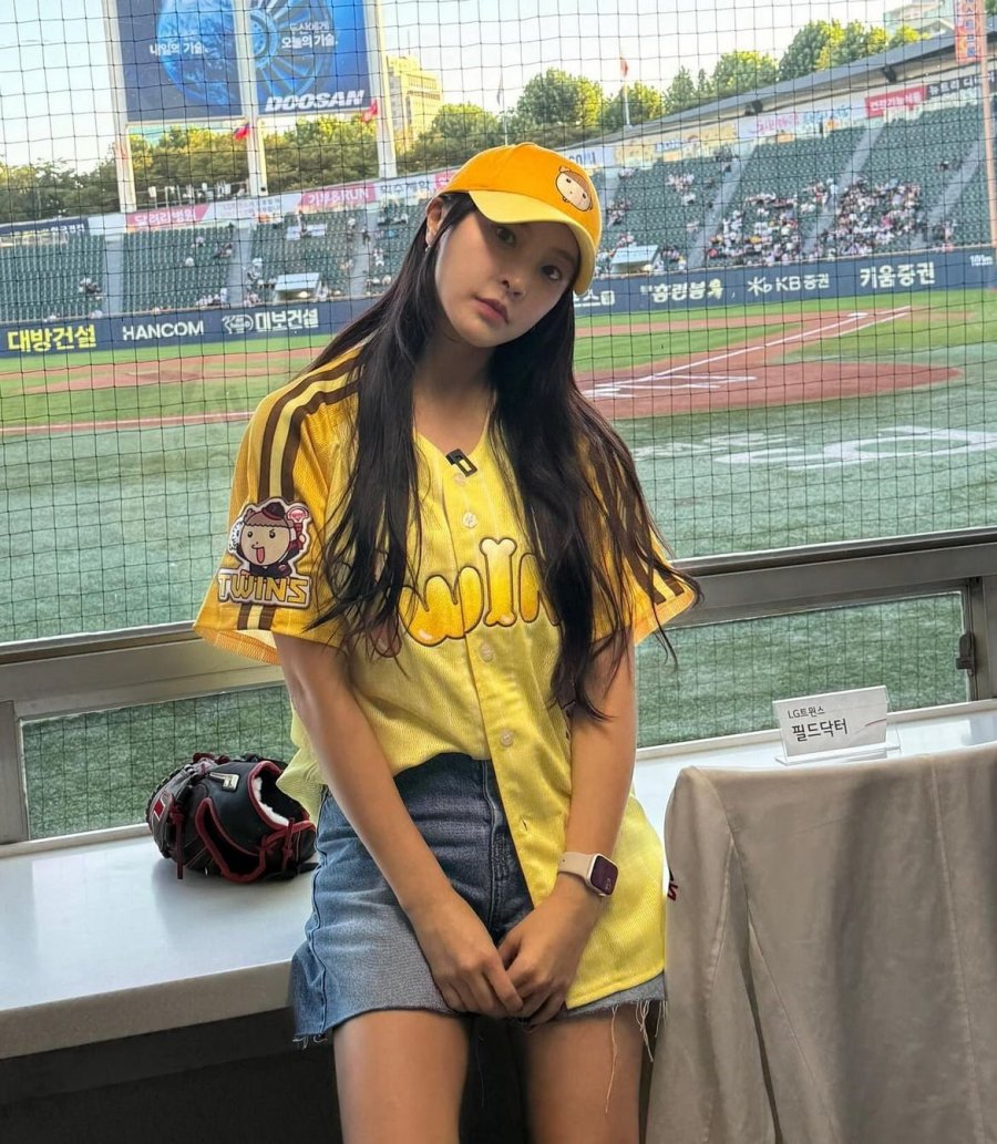 Actress Jeong Yu-mi’s first pitch review