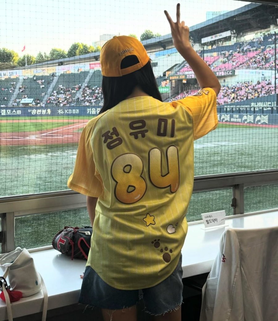 Actress Jeong Yu-mi’s first pitch review