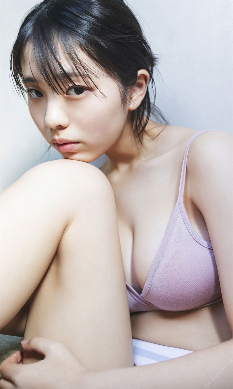 Hina Kikuchi bra panties pictorial cleavage