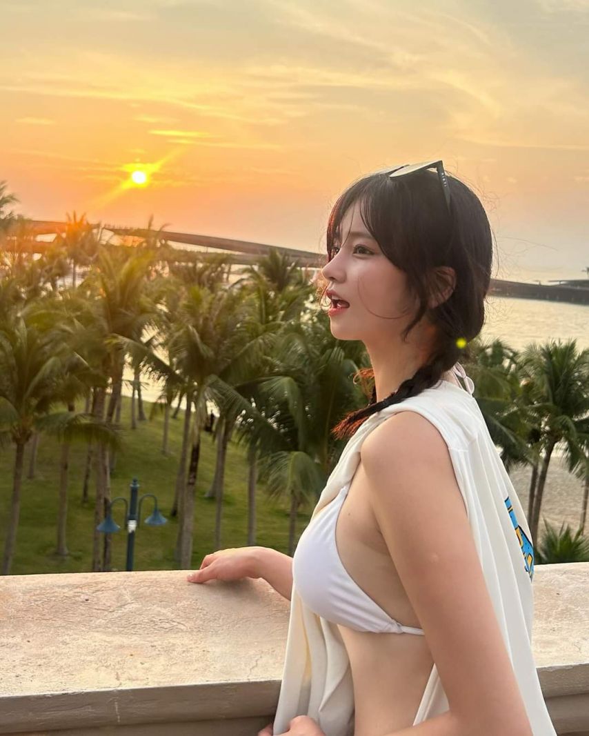 BJ Park Min-jung’s bikini photos taken while traveling