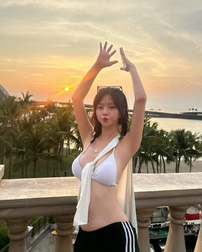 BJ Park Min-jung’s bikini photos taken while traveling