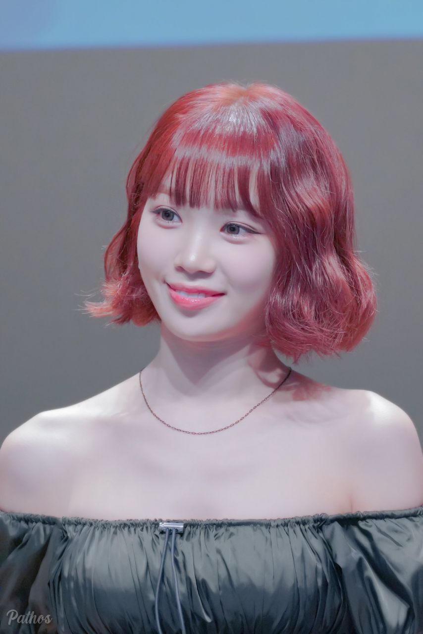 Le Seraphim Kim Chae-won, red hair, short hair, off-soldier, pale shoulders exposed