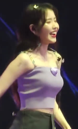 Happy smile concert IU purple tube top fluttering