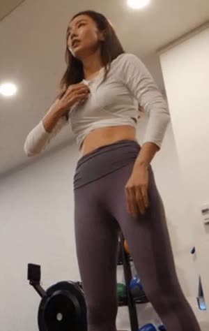 Sweaty actor Hong Soo-hyun's leggings fit