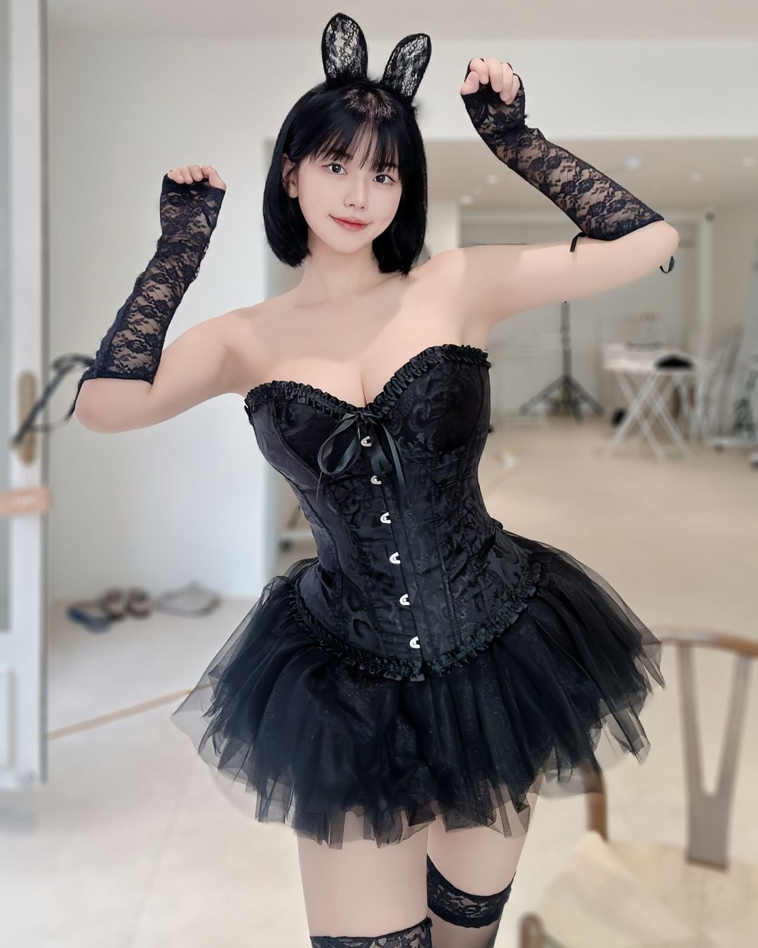 Black corset ballerina look cosplay costume short hair Naridong cleavage