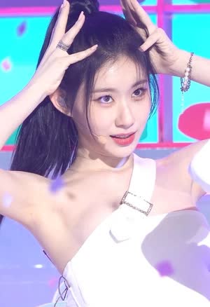 itzy Chaeryeong's armpits and upper breasts