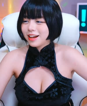 Yeoul Lee's short bob cheongsam, holey gap, huge cleavage