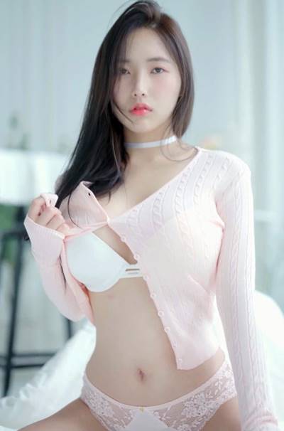 Model Yeonhwa Jju body white bra cleavage coffee stockings