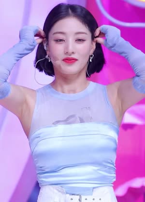 TWICE Jihyo's armpits tidying up her hair