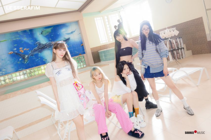 Le Seraphim ‘CRAZY’ MV Photo Sketch (Twinkle Ver.)