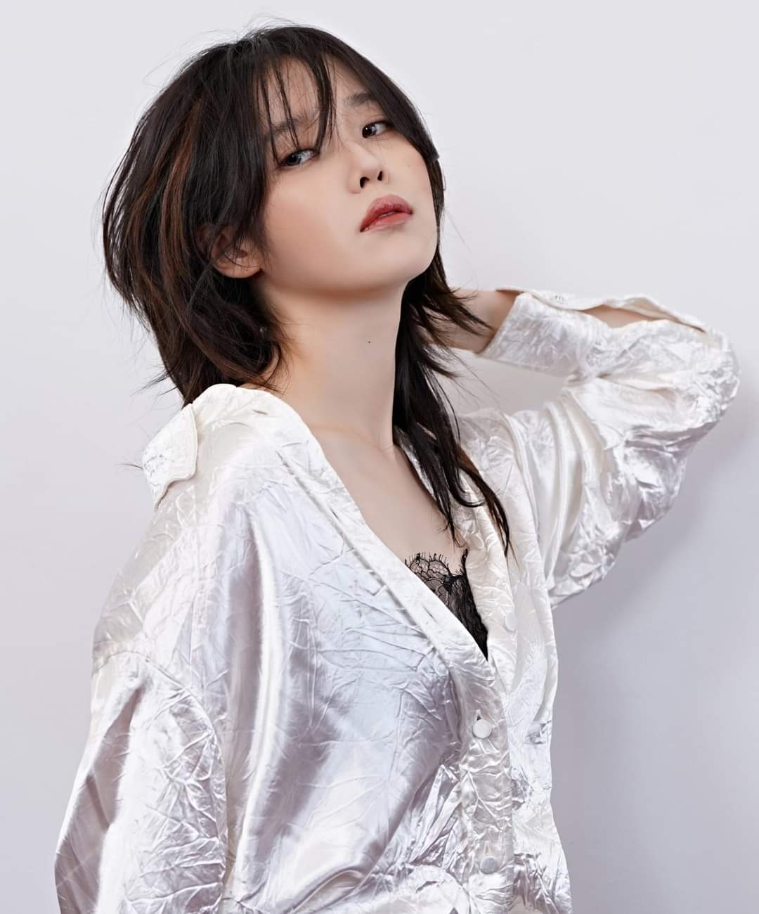 Sexy silk shirt boyish charm IU