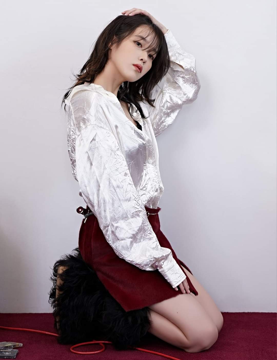 Sexy silk shirt boyish charm IU