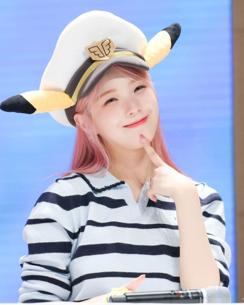 Fromis_Nine Baek Ji-heon