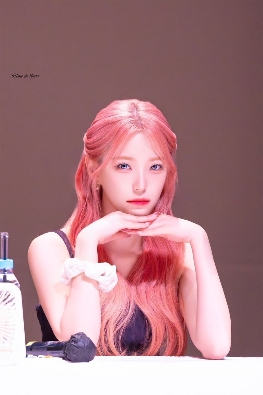 Fromis_Nine Baek Ji-heon