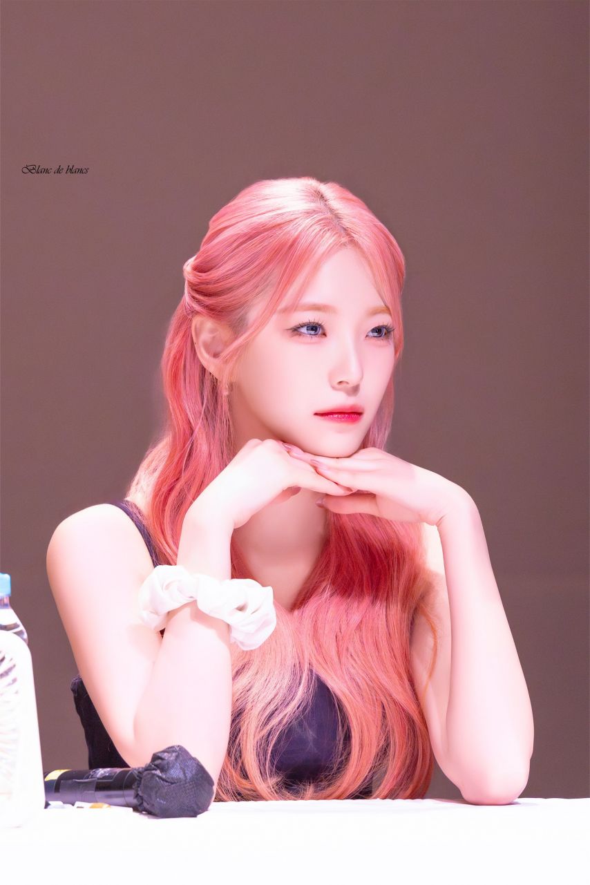 Fromis_Nine Baek Ji-heon