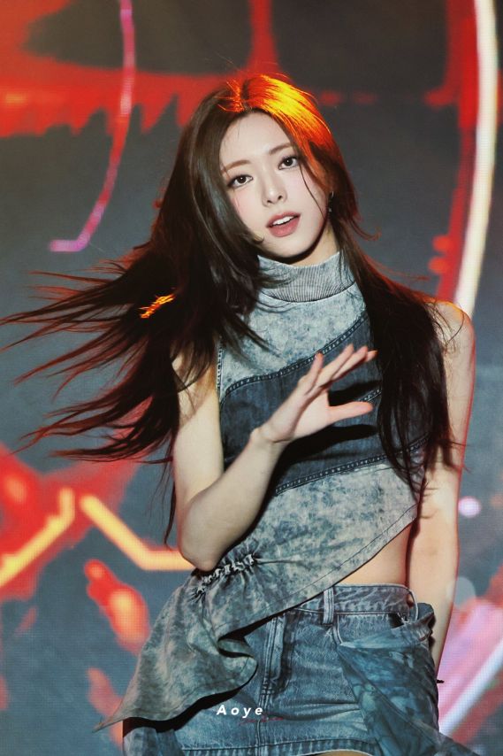 Yuna (ITZY)