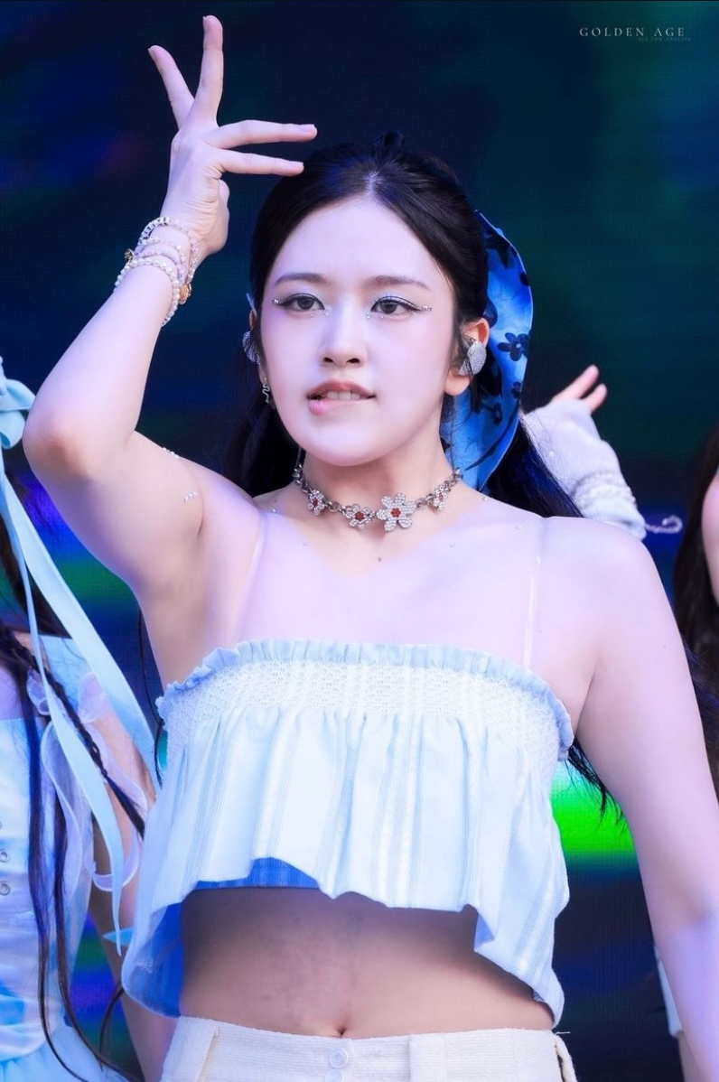 An Yu-jin Madangsoe level power armpit and belly button