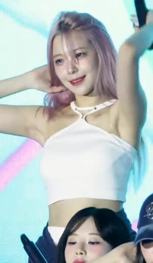 Fromis Nine Baek Ji-heon White Halter Neck Cropped Tank Top Underarm