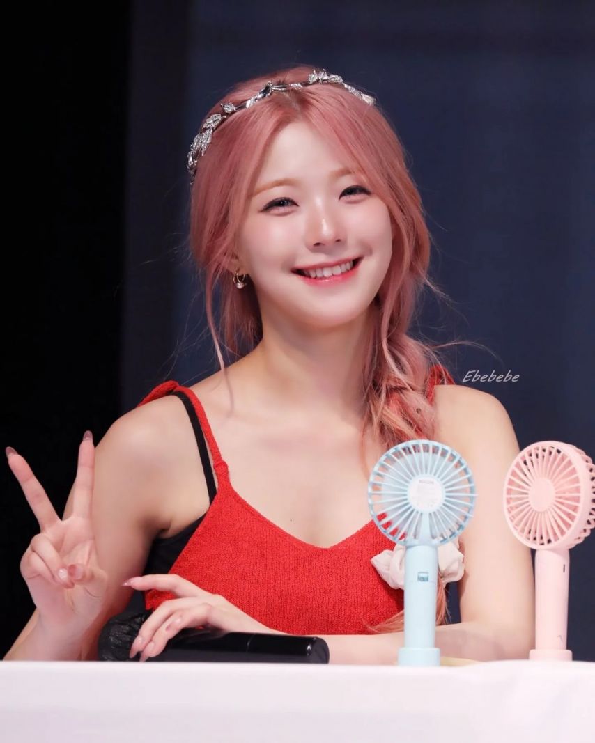 Fromis_Nine Baek Ji-heon