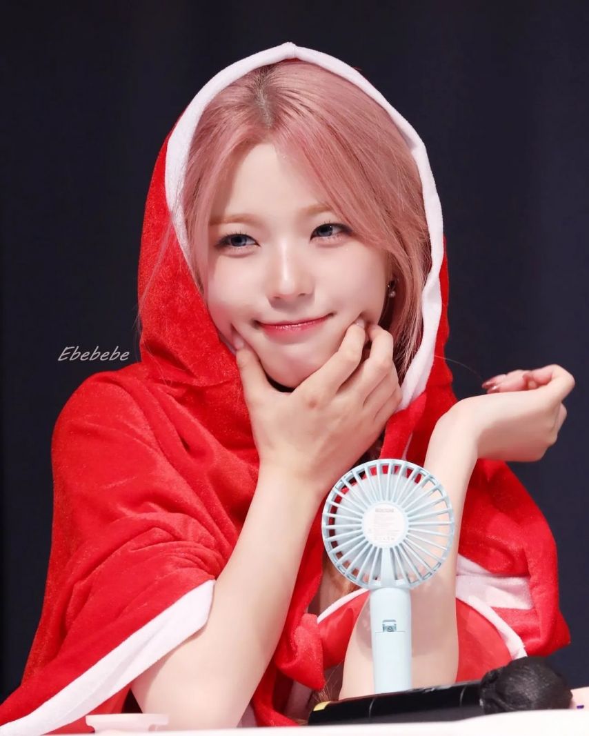 Fromis_Nine Baek Ji-heon