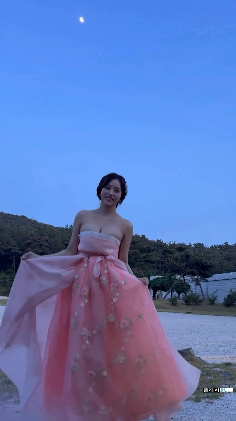 Daughter-in-law’s hanbok to greet you during Chuseok