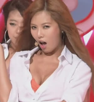 Hyuna's well-built cleavage during her tanning days