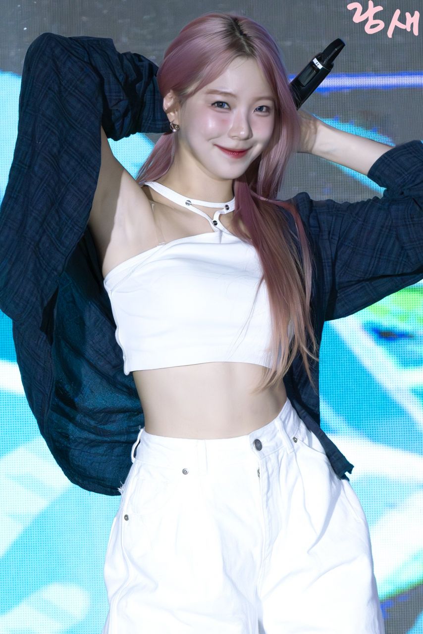 Fromis_Nine Baek Ji-heon