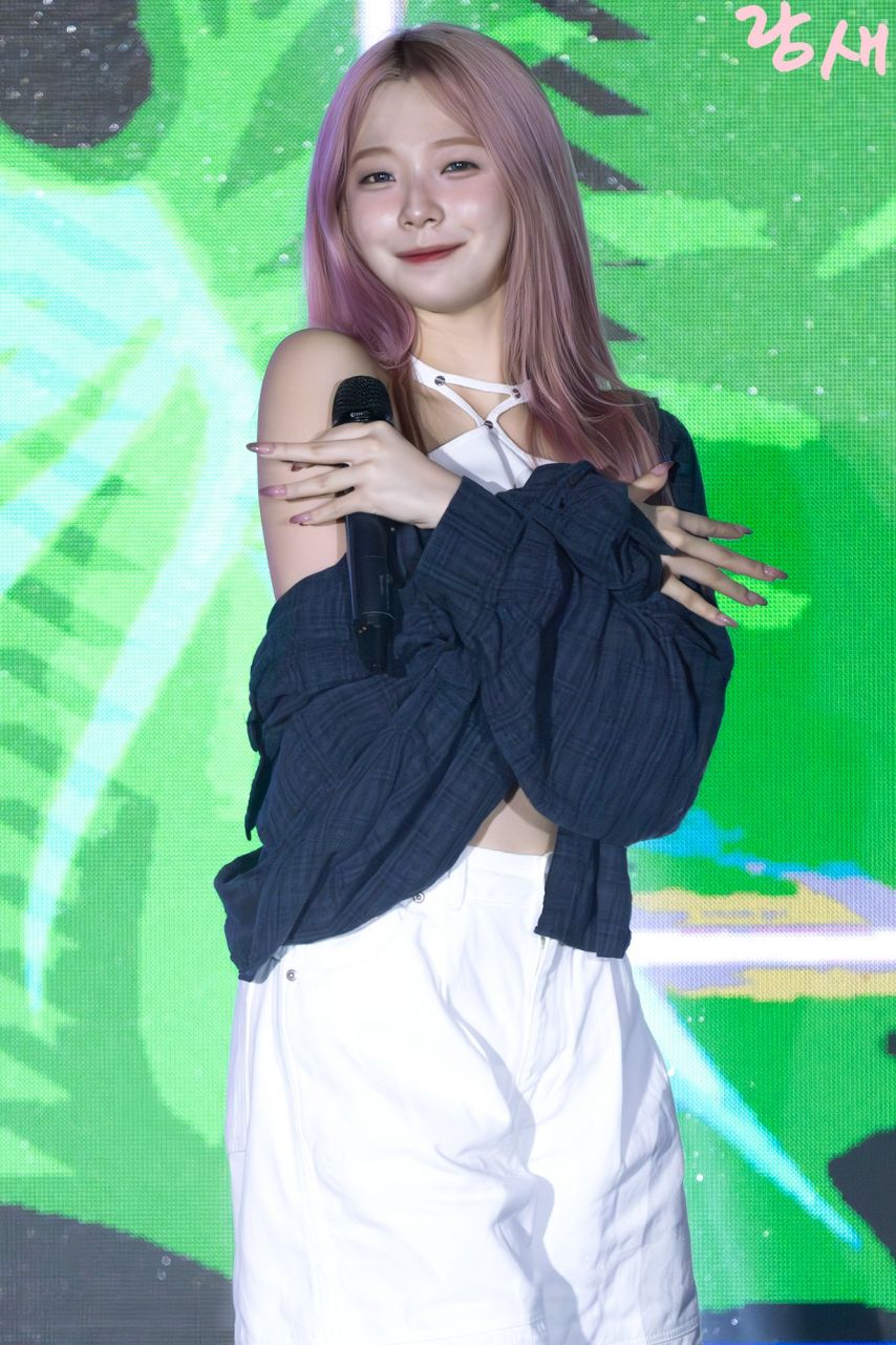 Fromis_Nine Baek Ji-heon