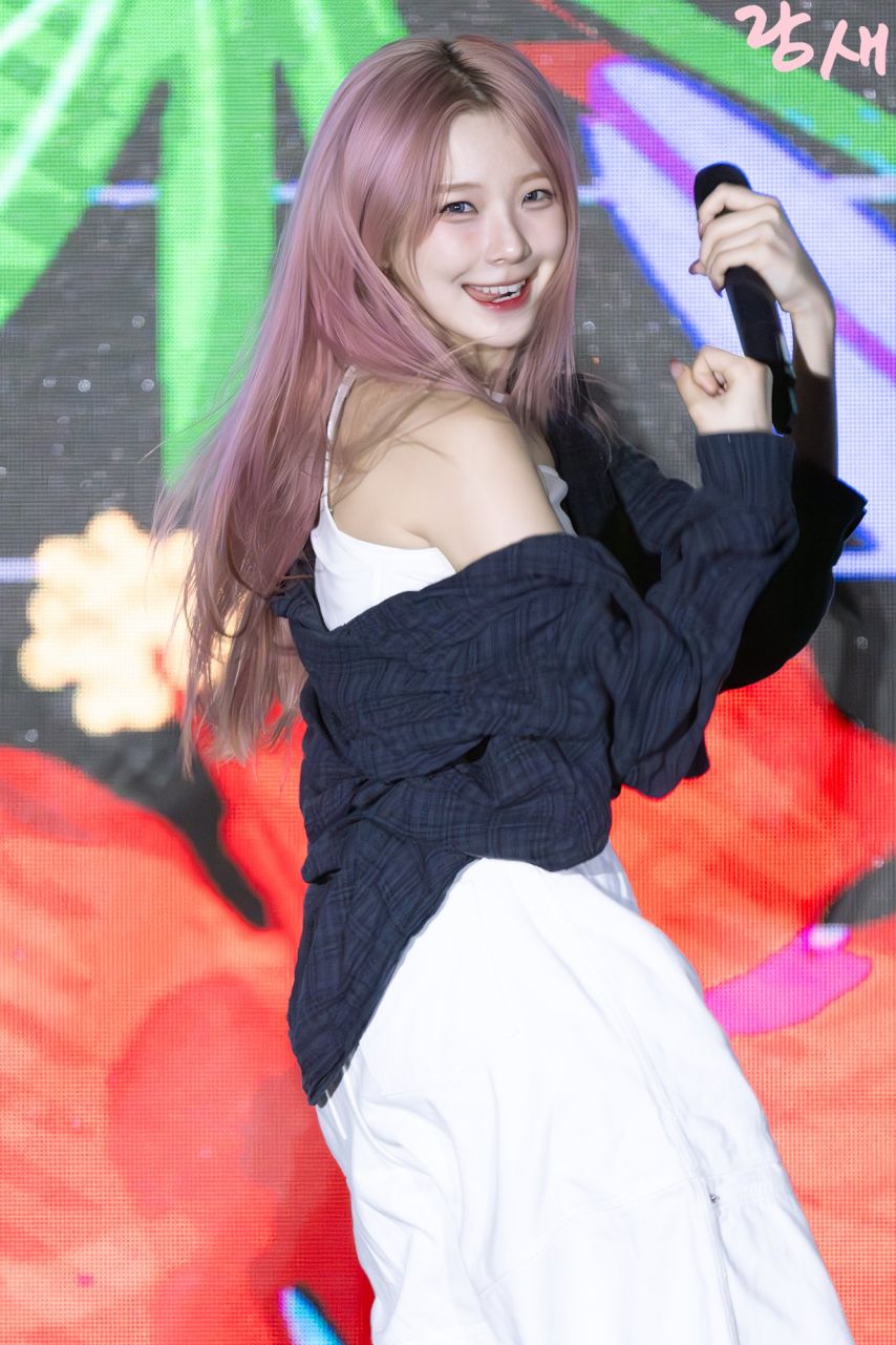 Fromis_Nine Baek Ji-heon