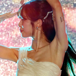 Oh My Girl's Arin's sweaty armpits are dripping with holy water