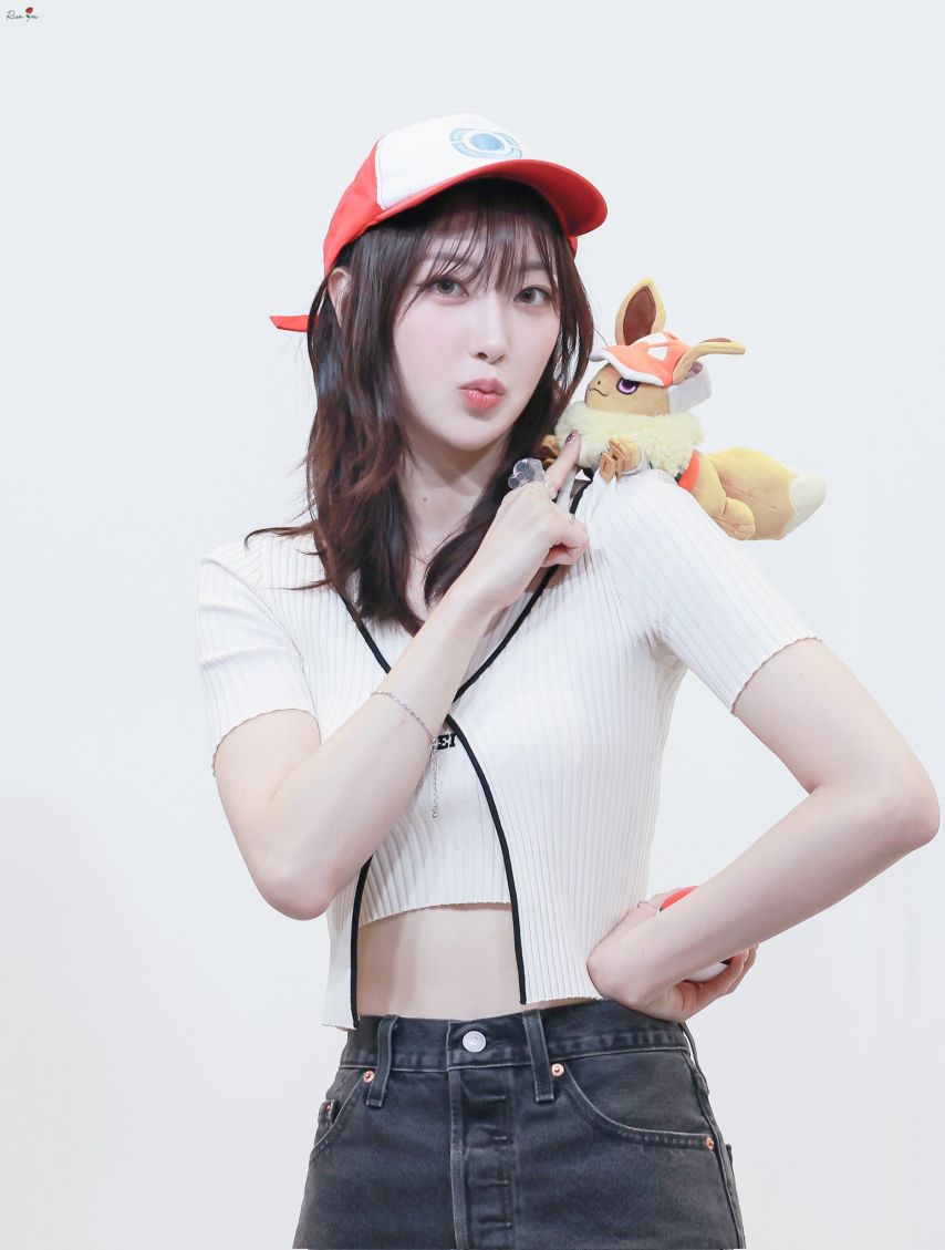 Haiki Riina catching Pokemon