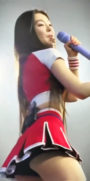 (SOUND)Red Velvet Irene's buttocks under skirt seen from below