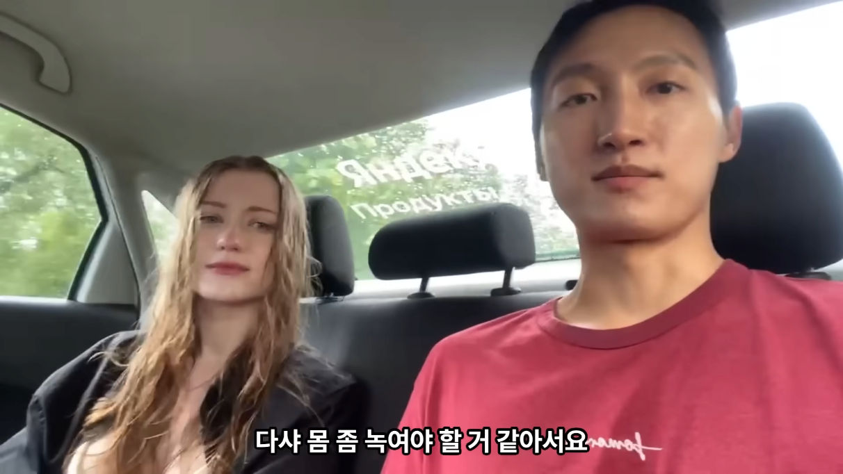 A Korean travel YouTuber met a beautiful Russian woman.