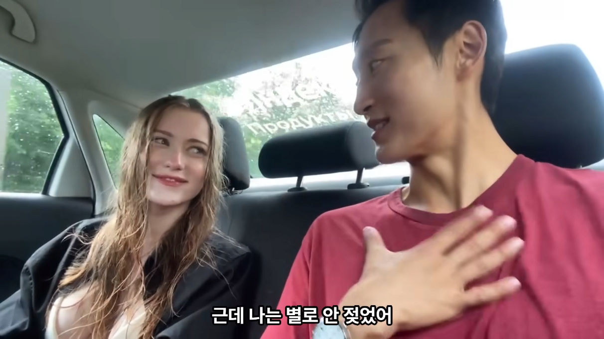 A Korean travel YouTuber met a beautiful Russian woman.