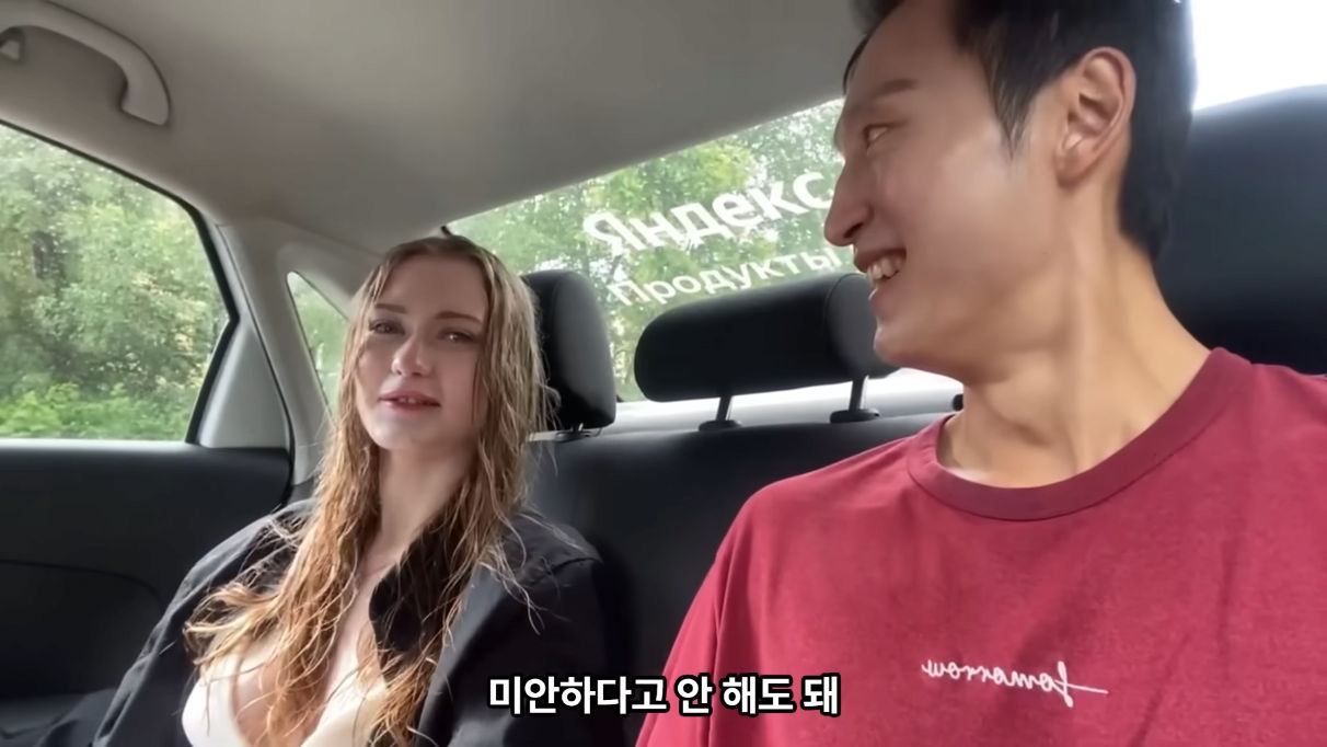 A Korean travel YouTuber met a beautiful Russian woman.