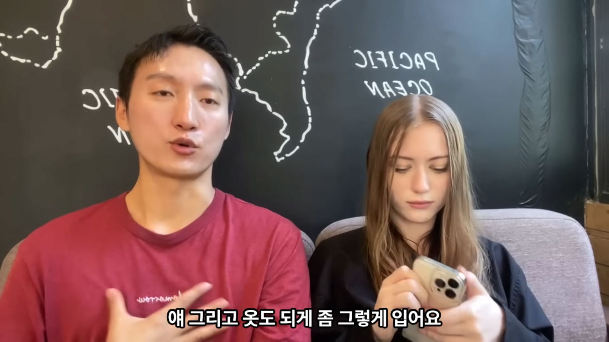 A Korean travel YouTuber met a beautiful Russian woman.