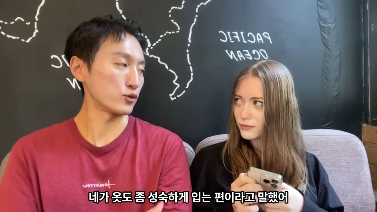 A Korean travel YouTuber met a beautiful Russian woman.